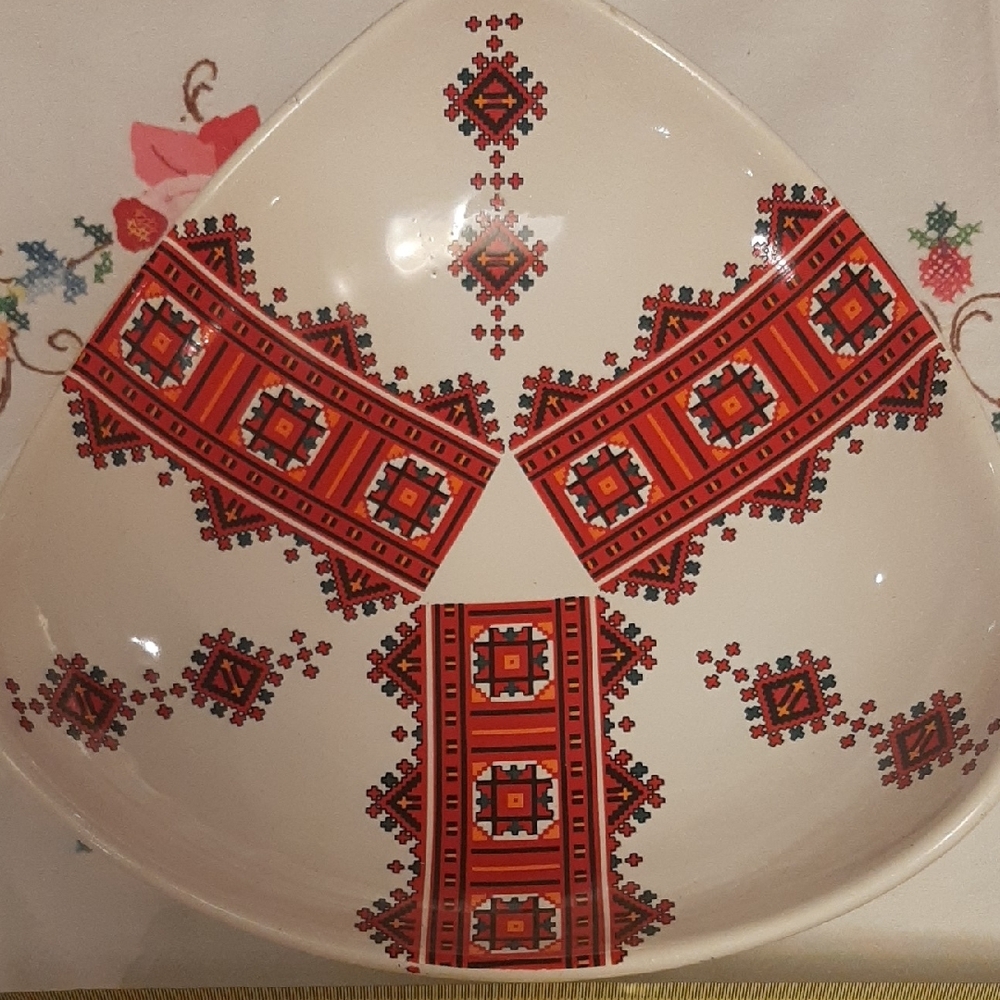 🇺🇦Decorative🇺🇦 UKRAINIAN Red and White Ceramic Bowl, Plate & Tray Set - Picture 10 of 13